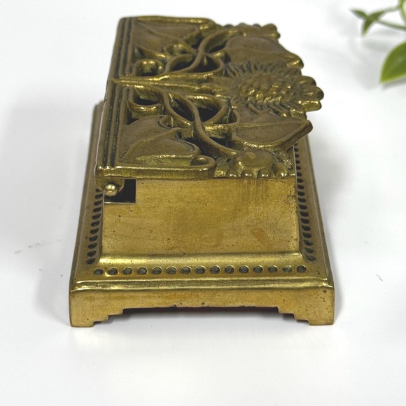 Vintage brass sunflower 2 roll stamp box: ring box - Picture 8 of 10